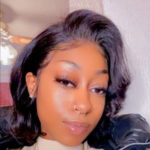 Meet your Posher, Azira